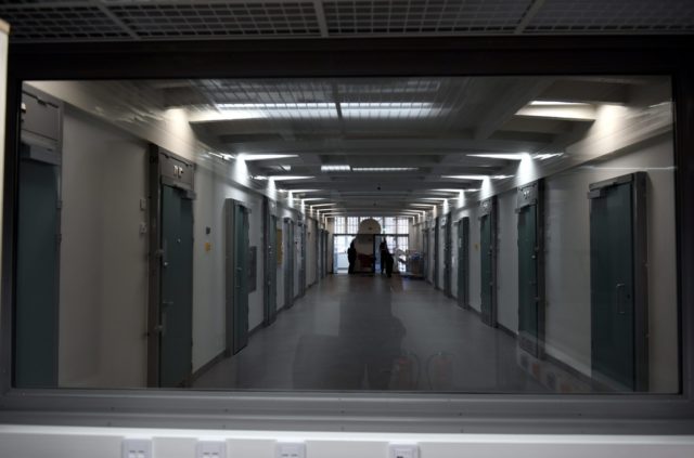Vankilat tupaten täynnä Ruotsissa – rangaistusta suoritetaan nyt käytävillä  ja parakeissa - Suomen Uutiset